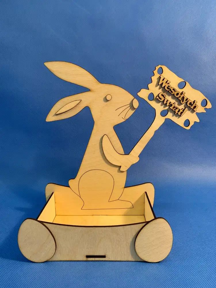 W ZAZ w Nawojowej osoby z niepełnosprawnościami robią świąteczne ozdoby