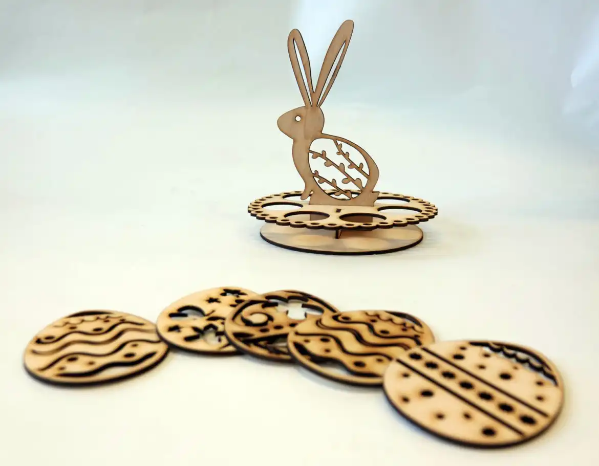 W Zakładzie Aktywności Zawodowej w Nawojowej powstają palmy, świąteczne zajączki i wiele ozdób