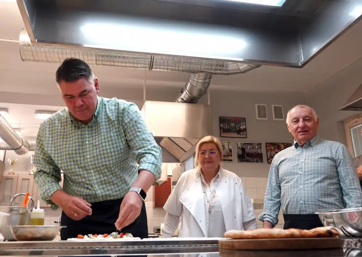 Starostowie robili pizzę pod okiem uczniów