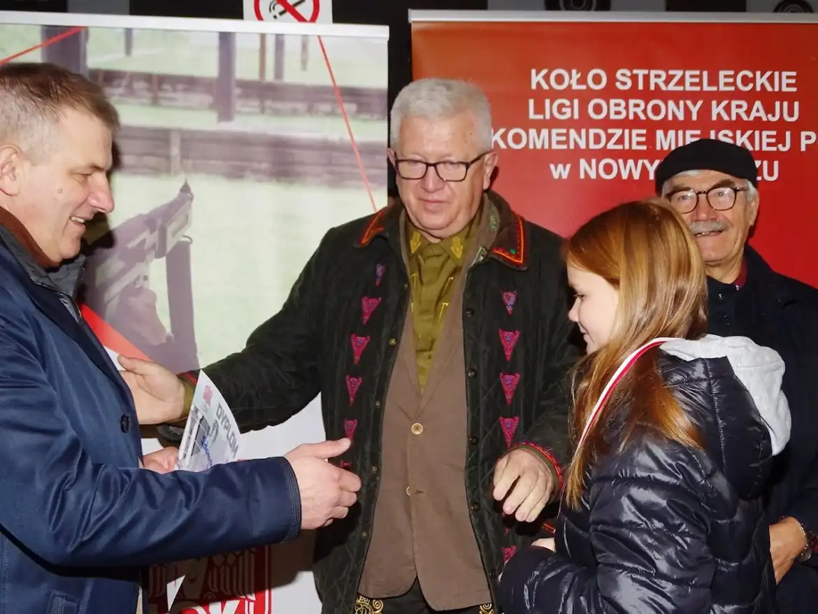 "10 strzałów Ku Chwale Ojczyzny". Patriotyczne zawody strzeleckie na sądeckiej strzelnicy