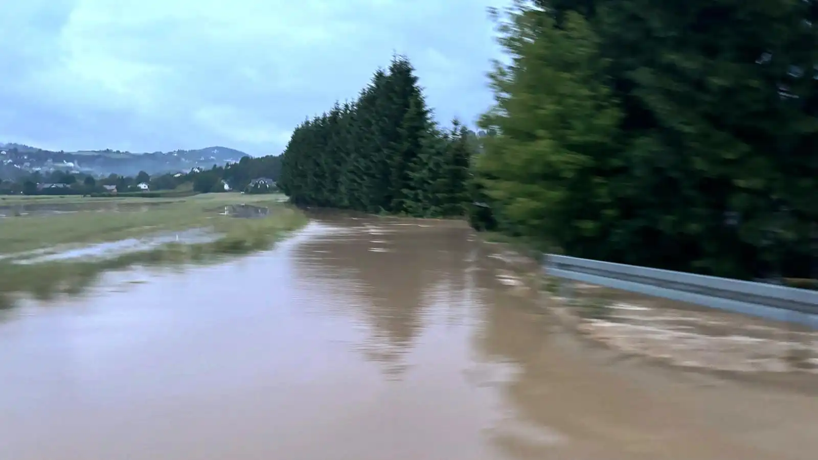 Intensywne opady deszczu na Sądecczyźnie. Interweniowali strażacy
