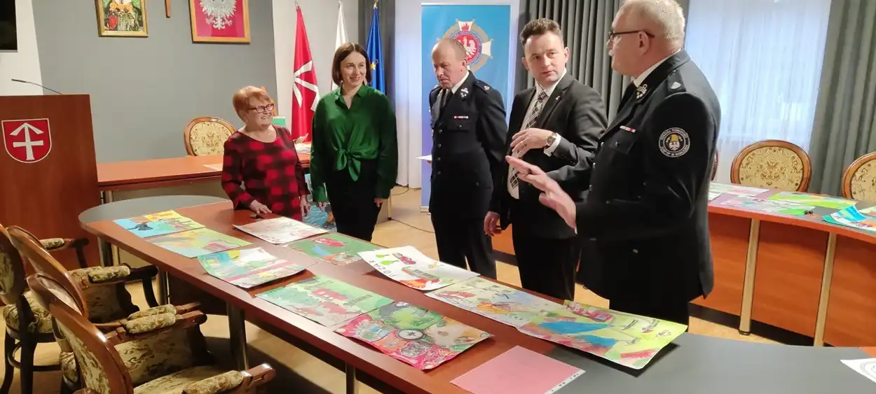 Strażackie inspiracje na papierze. Laureaci konkursu plastycznego w Bobowej