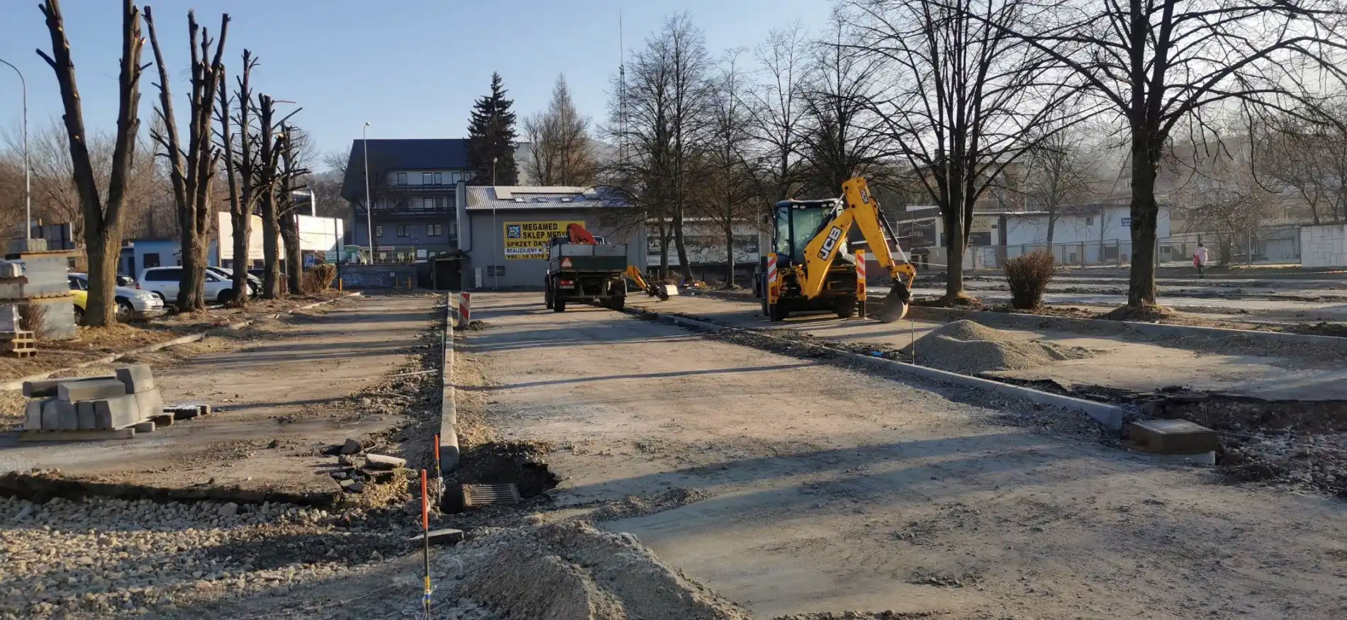 Trwa modernizacja parkingu oraz drogi dojazdowej do limanowskiego Szpitala
