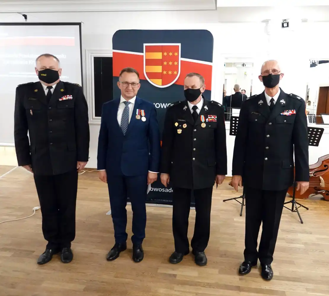 Stoją na straży bezpieczeństwa mieszkańców powiatu nowosądeckiego. Starosta podziękował służbom za ich pracę