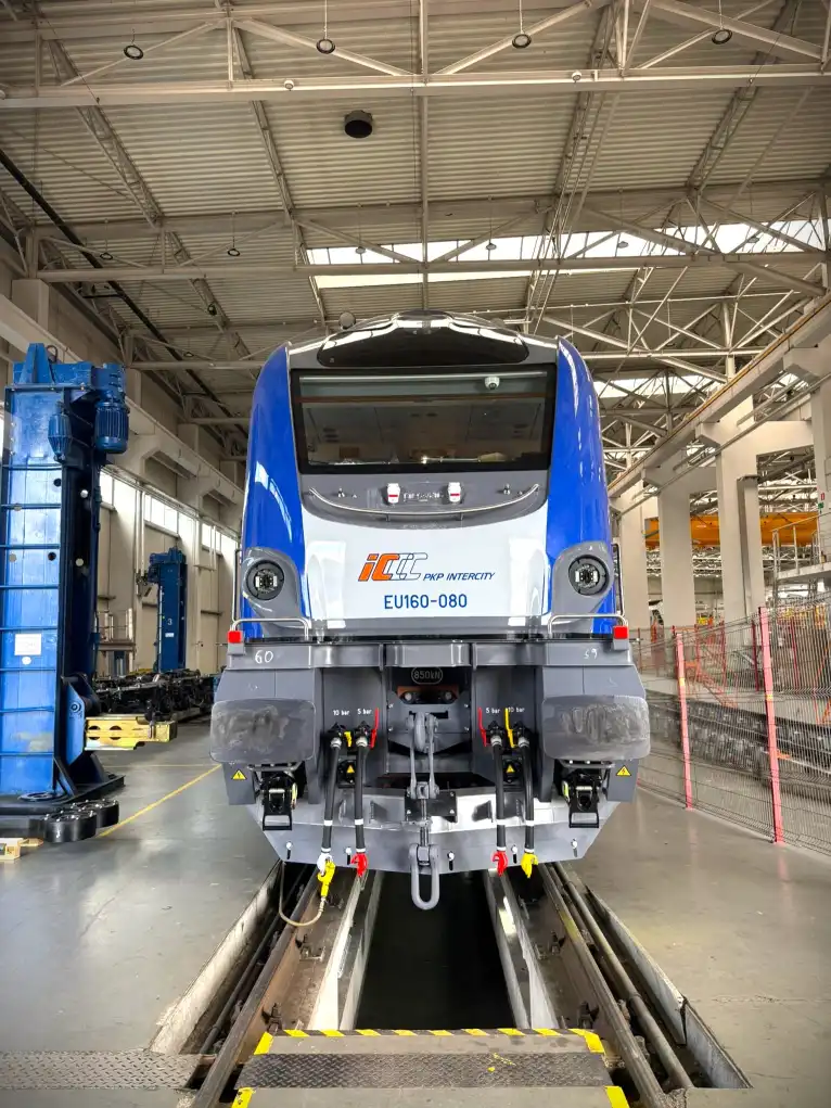 PKP Intercity z kolejnym wzmocnieniem. Sądecki NEWAG dostarcza nowe lokomotywy