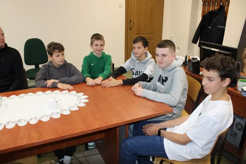 Listy gratulacyjne i niespodzianki dla młodych talentów z Piwnicznej-Zdroju