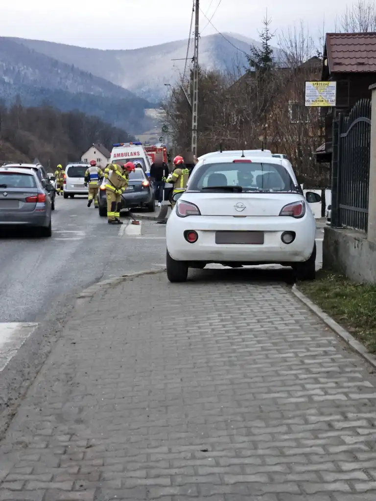 Zderzenie na Kolbego, poszukiwania w Łostówce. Świąteczna gotowość straży