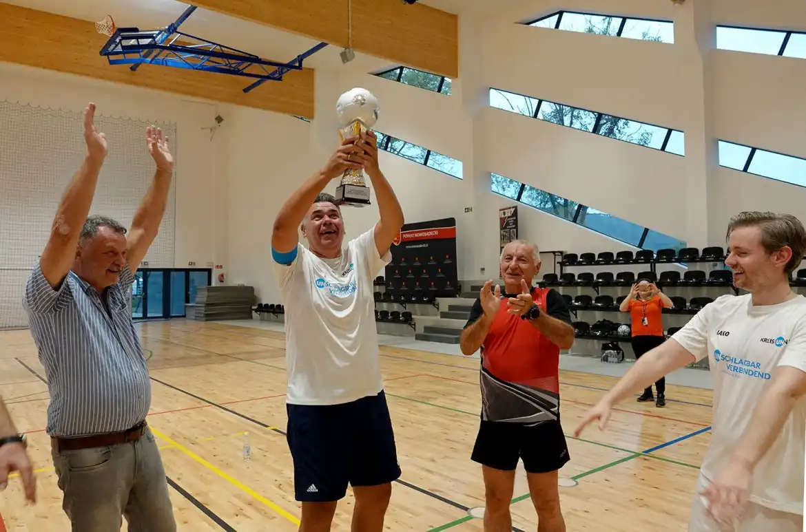 Mecz towarzyski z okazji 20-lecia partnerstwa między Powiatem Unna a Powiatem Nowosądeckim. Niemiecka drużyna pokonała gospodarzy