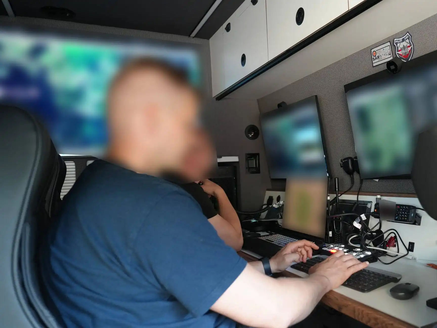 Zamknięte drogi, śmigłowce nad głowami. Trwa obława na sprawcę podwójnego morderstwa