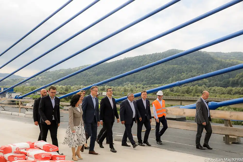 Budowa nowego mostu na Dunajcu w Kurowie idzie zgodnie z planem
