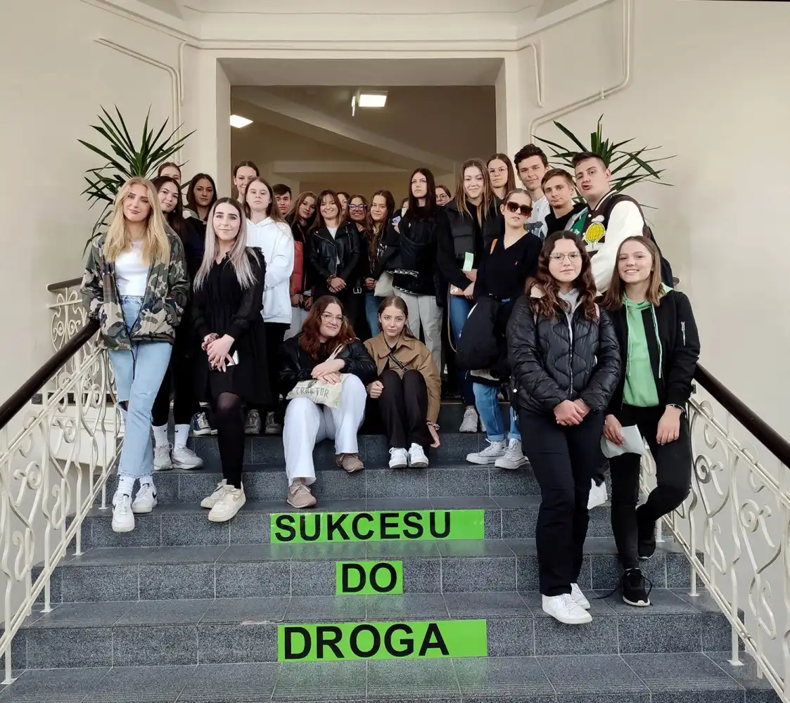 Uczniowie z ZSP w Krynicy-Zdroju zrobili odcisk szczęki a później makijaż