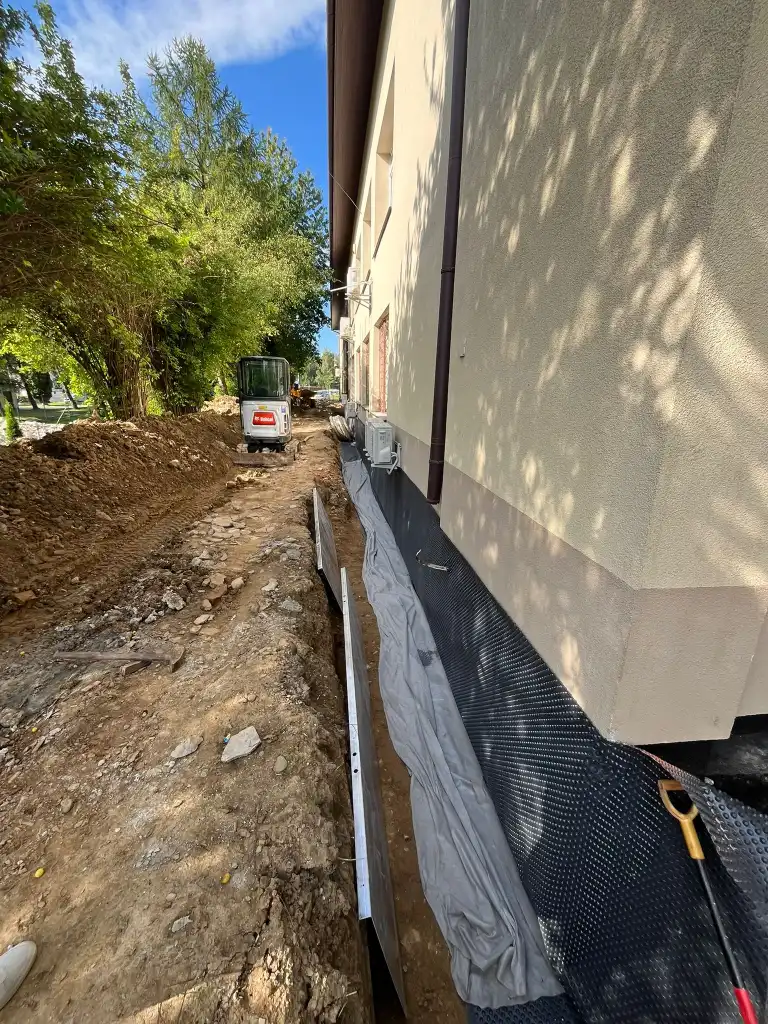 Gorlice: Trwa modernizacja budynku przy ul. Słonecznej 7