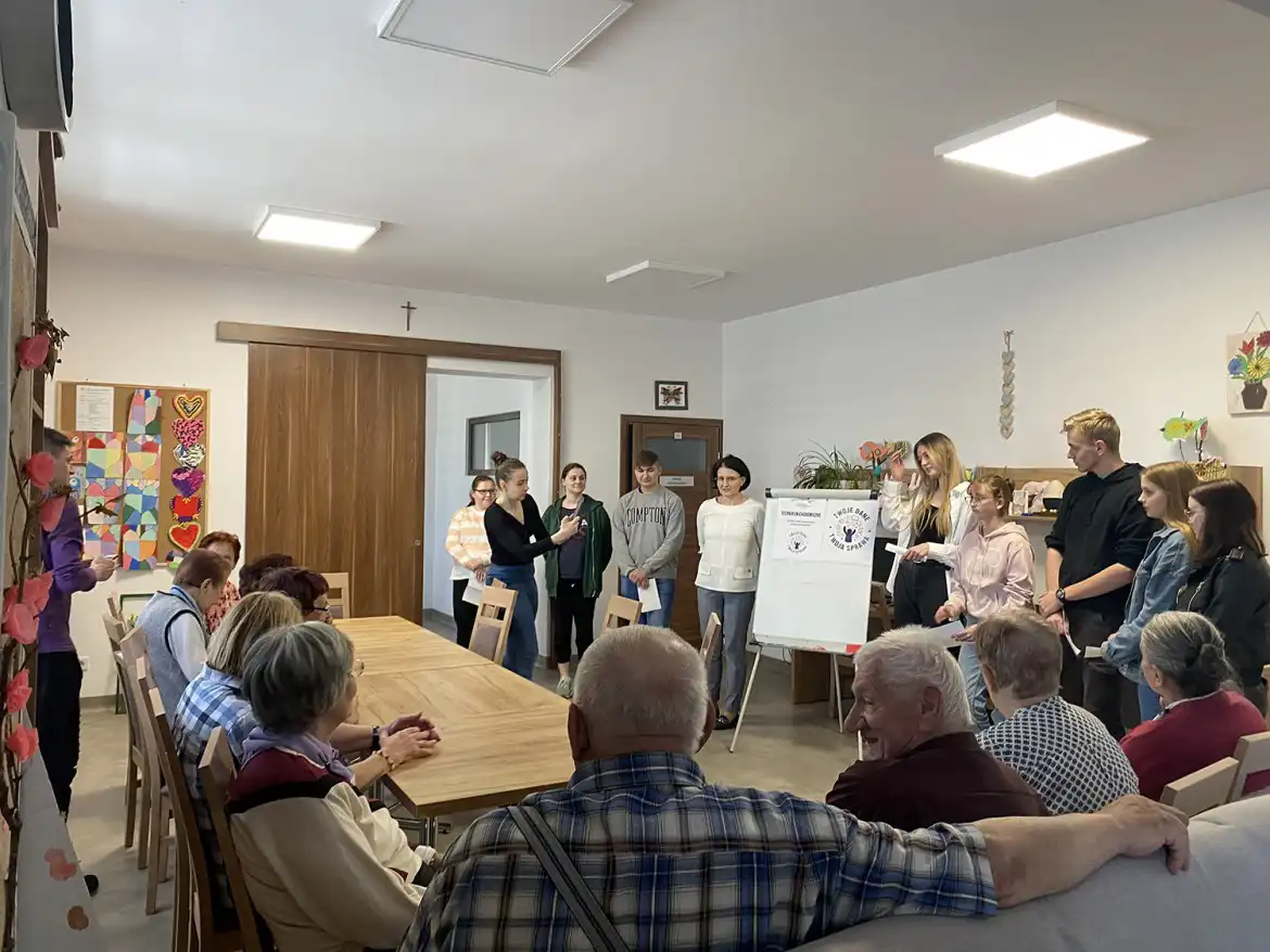 Uczniowie ZS w Starym Sączu zorganizowali i przeprowadzili warsztaty w Dziennym Domu Seniora