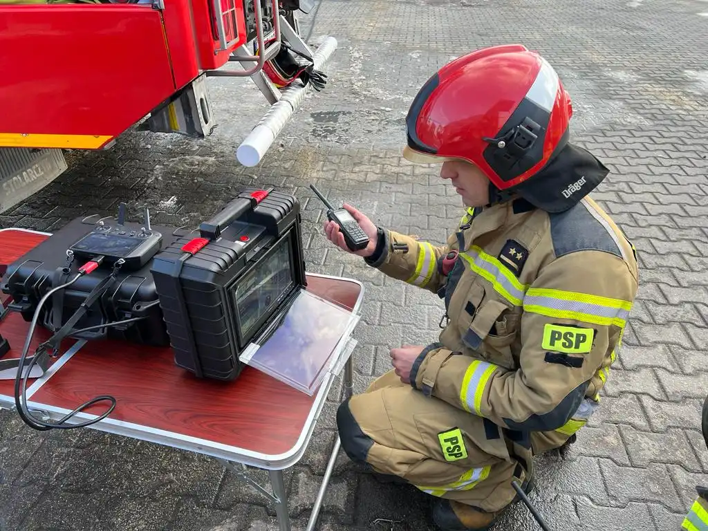 Łososina Dolna: Niebezpieczne zdarzenie w zakładzie produkującym przetwory owocowe