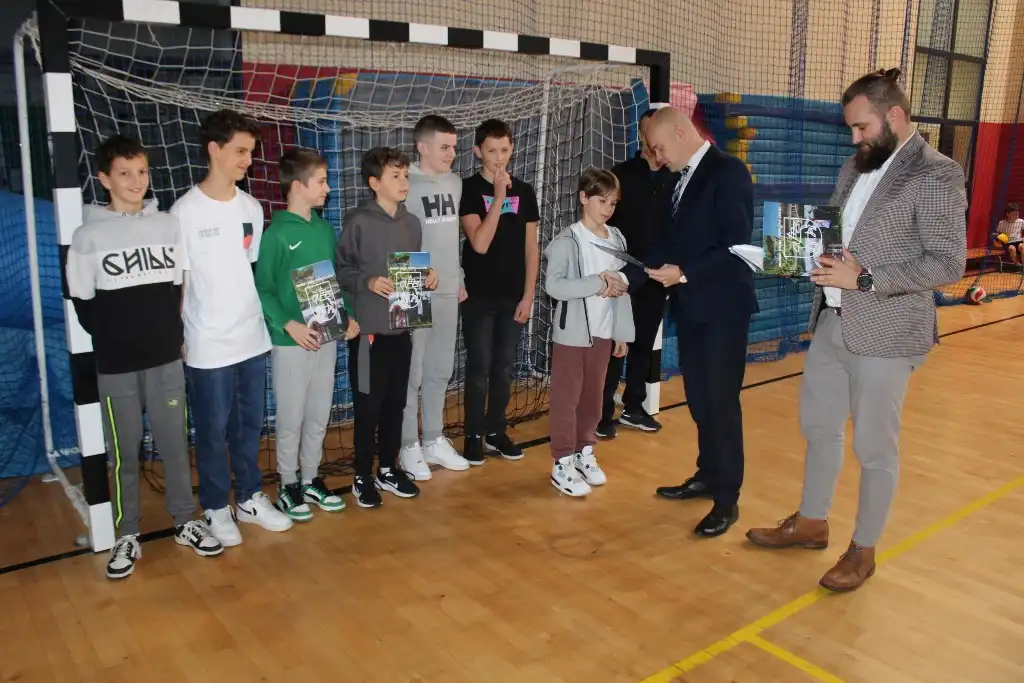 Listy gratulacyjne i niespodzianki dla młodych talentów z Piwnicznej-Zdroju