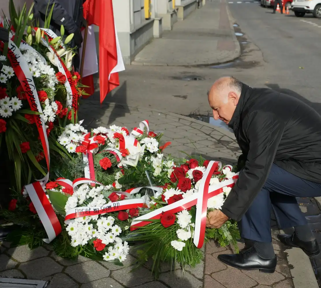 W Zakładzie Karnym w Nowym Sączu odsłonięto tablicę upamiętniającą ofiary niemieckiej okupacji i represji komunistycznych