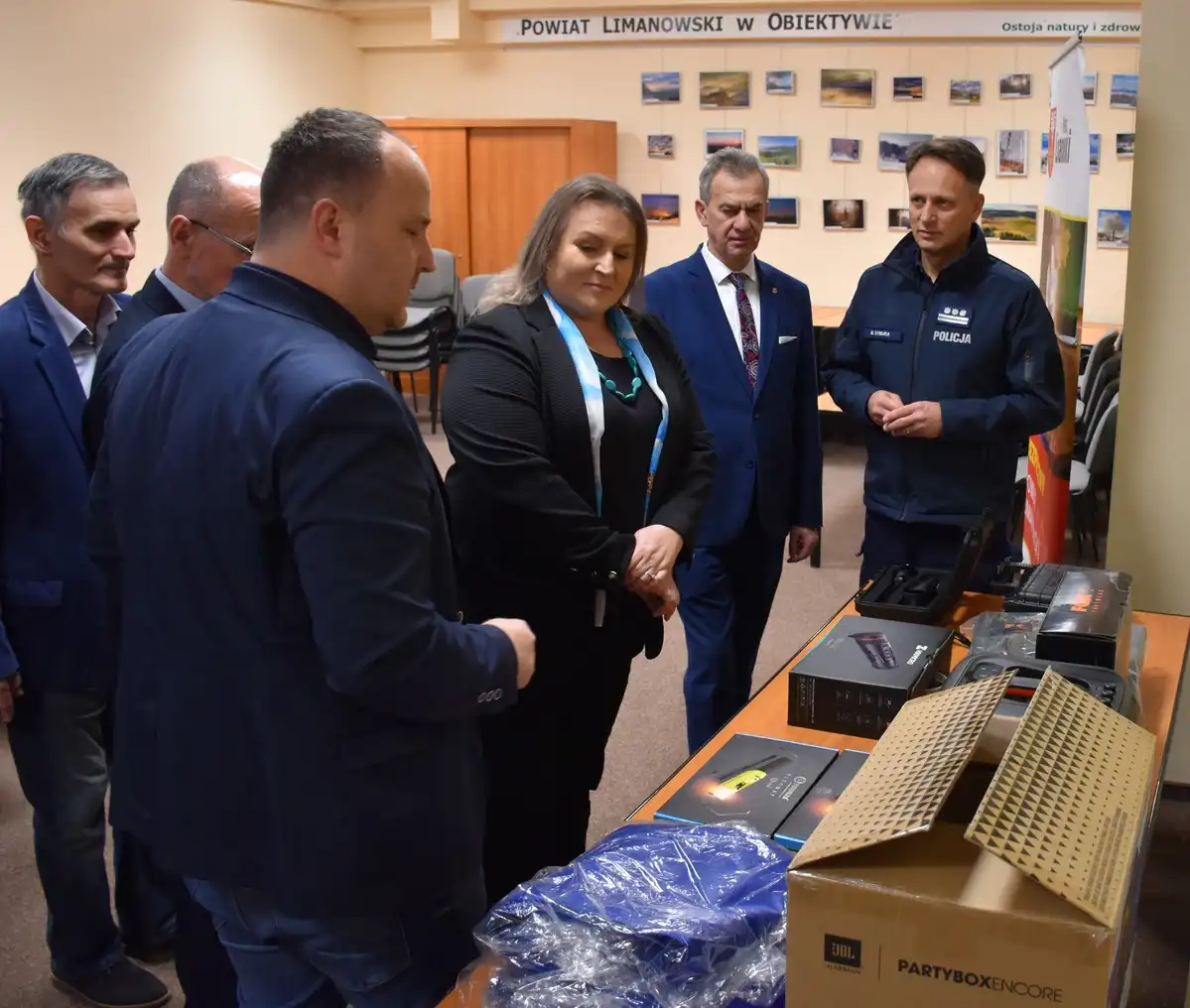 Nowoczesny sprzęt dla limanowskiej policji w ramach programu 'Bezpieczny Powiat Limanowski'