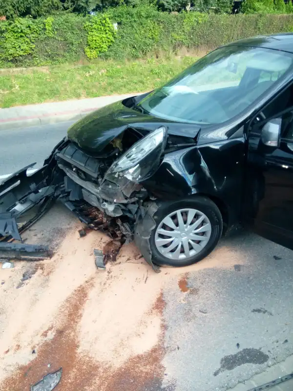 Wypadek w Nowym Sączu. Zderzyły się dwa samochody osobowe