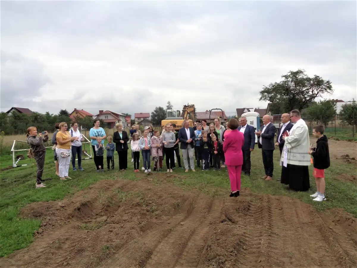 Rozpoczyna się budowa nowej Szkoły Podstawowej w Stadłach