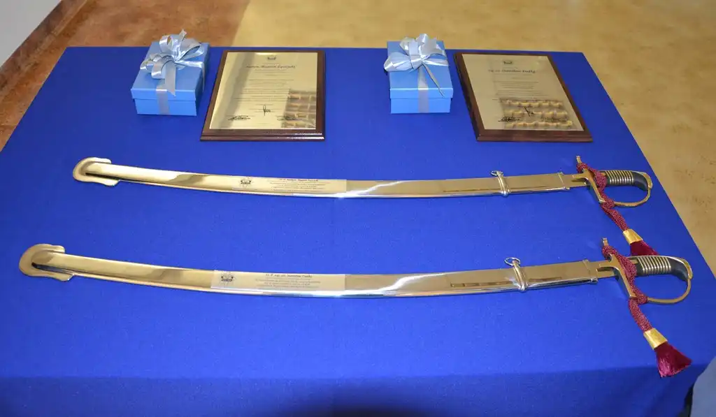 Naczelnik sądeckiej Drogówki i Komendant Komisariatu w Łososinie Dolnej uroczyście pożegnali się z mundurem