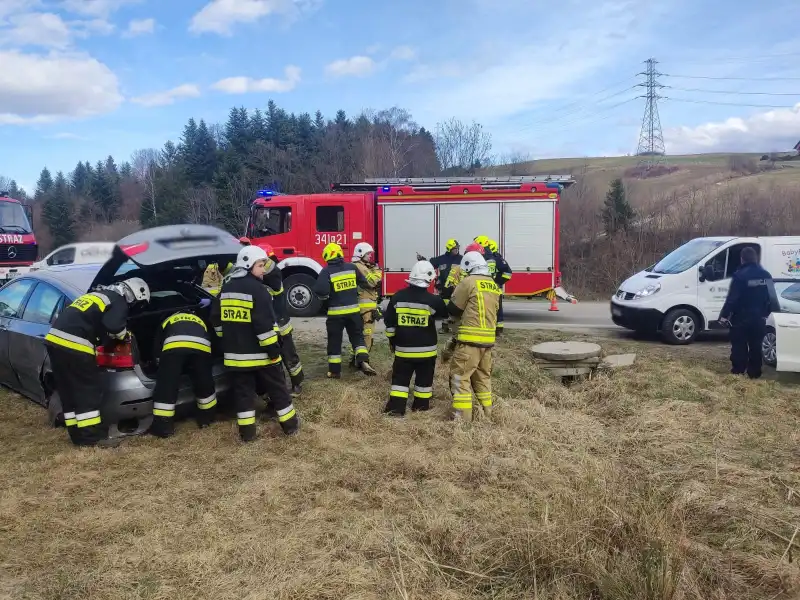 Zderzenie dwóch osobówek w Łęce
