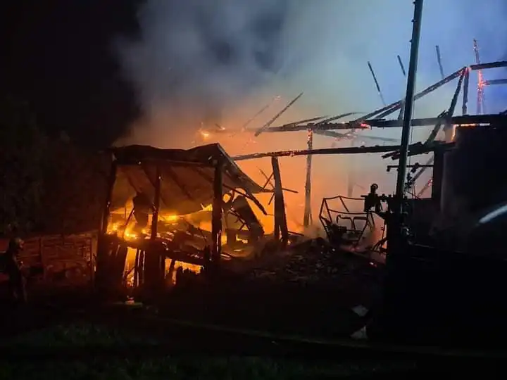 Pożar w Grybowie. Walka z ogniem na osiedlu Biała Wyżna