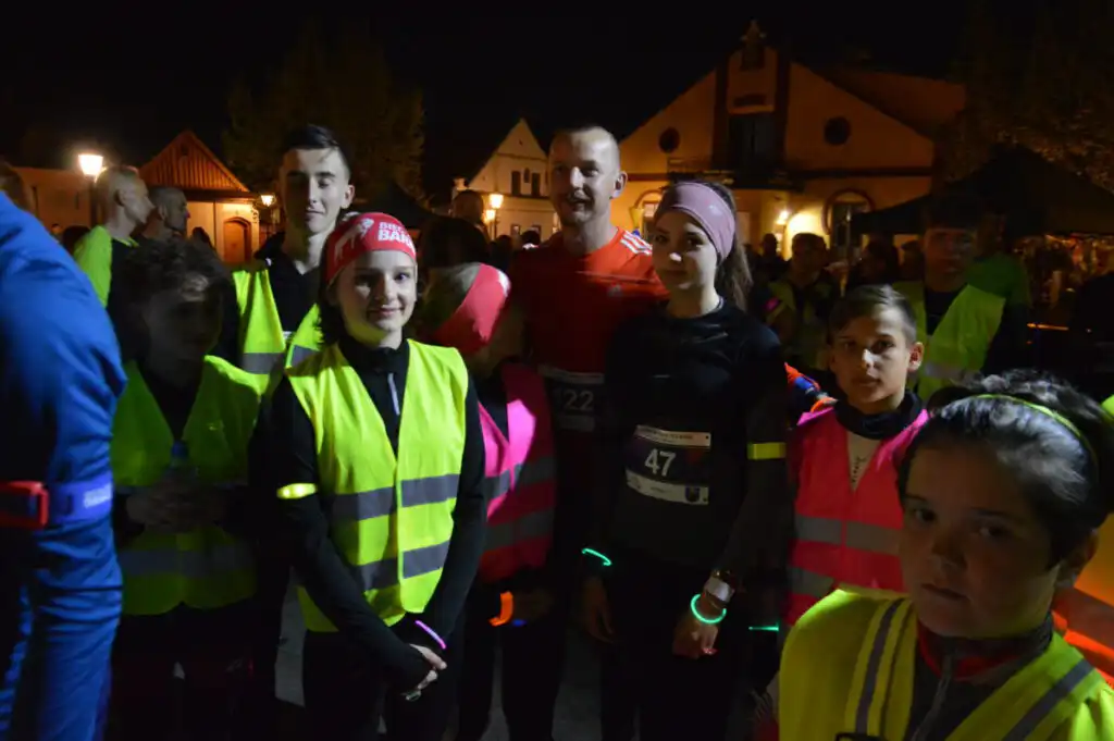 Stary Sącz: Nocni biegacze wrócili na trasy starówki