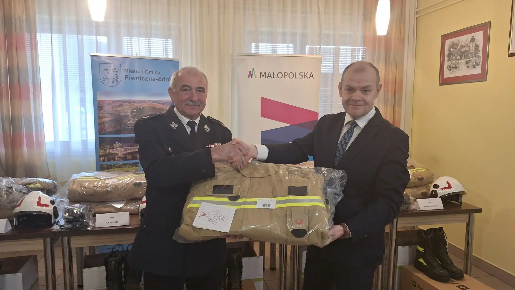 Gmina Piwniczna Zdrój z nowym wsparciem dla strażaków. Dofinansowanie na ubiór specjalny dla OSP