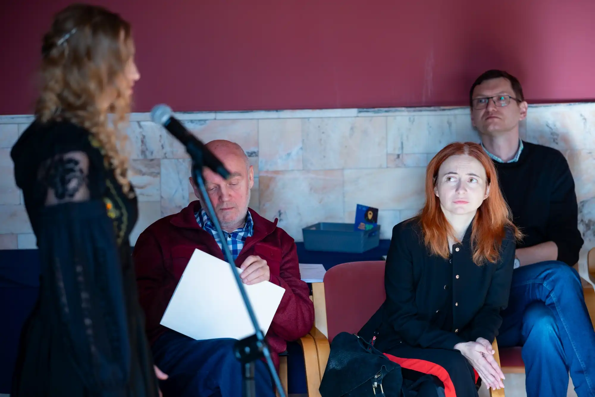 Hołd dla płonącego miasta. Trauma wojenna oczami artystów i psychologów