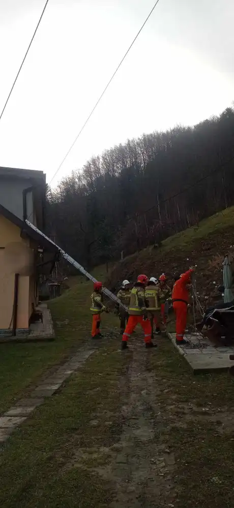 Maszkowice. Strażacy walczyli z pożarem sadzy w kominie