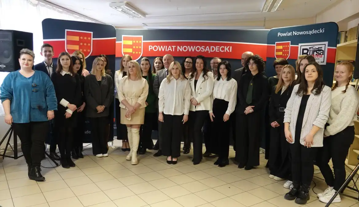 Starosta nowosądecki wręczył nagrody laureatom eliminacji powiatowych 69. Ogólnopolskiego Konkursu Recytatorskiego