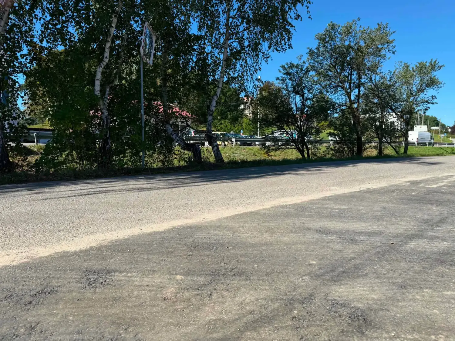 Nowy asfalt w Juraszowej, remont pobocza w Brzeznej. Drogowcy zakończyli prace, inwestycje odebrane