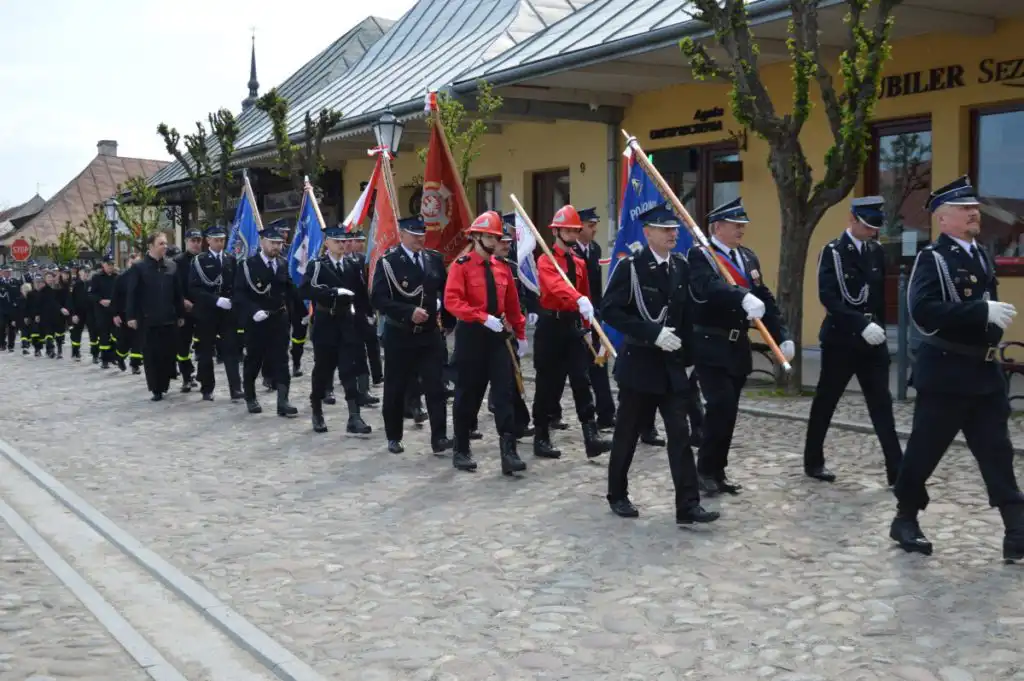 Obchody Święta Narodowego Trzeciego Maja w Warszawie i w Starym Sączu