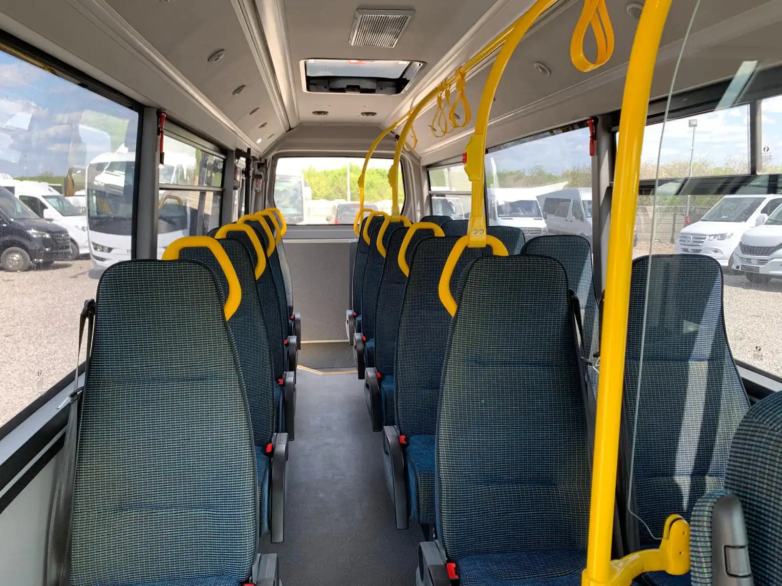 Nowoczesność na trasie Wola Kurowska – Nowy Sącz. Nowy autobus i zniżki dla seniorów