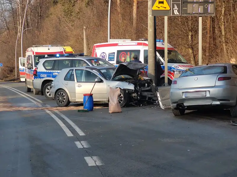 Wypadek w Nowym Sączu. Cztery osoby poszkodowane