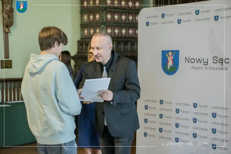 Nowy Sącz: Dzieci i młodzież otrzymały sprzęt komputerowy