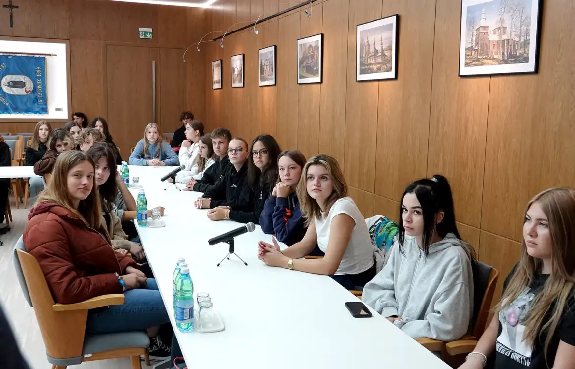 Uczniowie z Polski, Słowacji i Niemiec gościli w Starostwie Powiatowym w Nowym Sączu