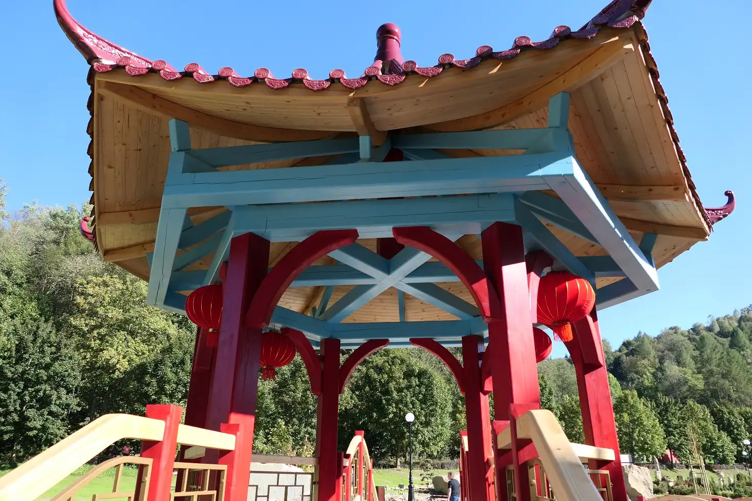 Muszyna: Szykują się opłaty w popularnych ogrodach. Barierki i bramki już stoją