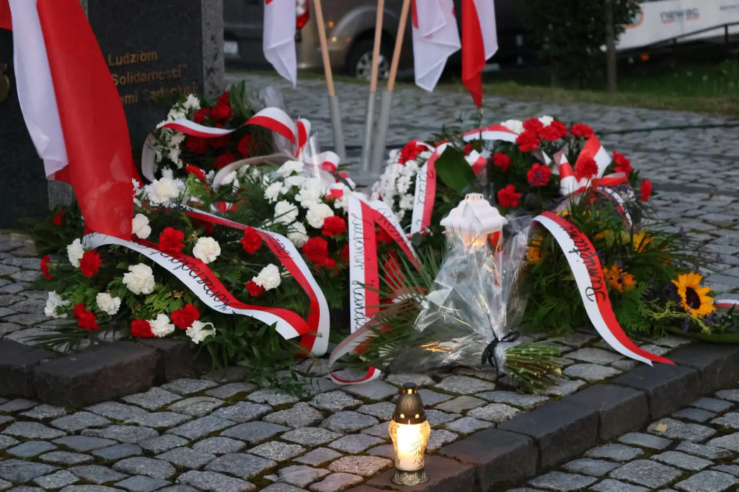 Nowy Sącz uczcił 46. rocznicę Porozumień Sierpniowych. Kwiaty pod Pomnikiem Solidarności