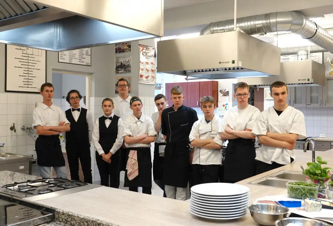 Starostowie robili pizzę pod okiem uczniów