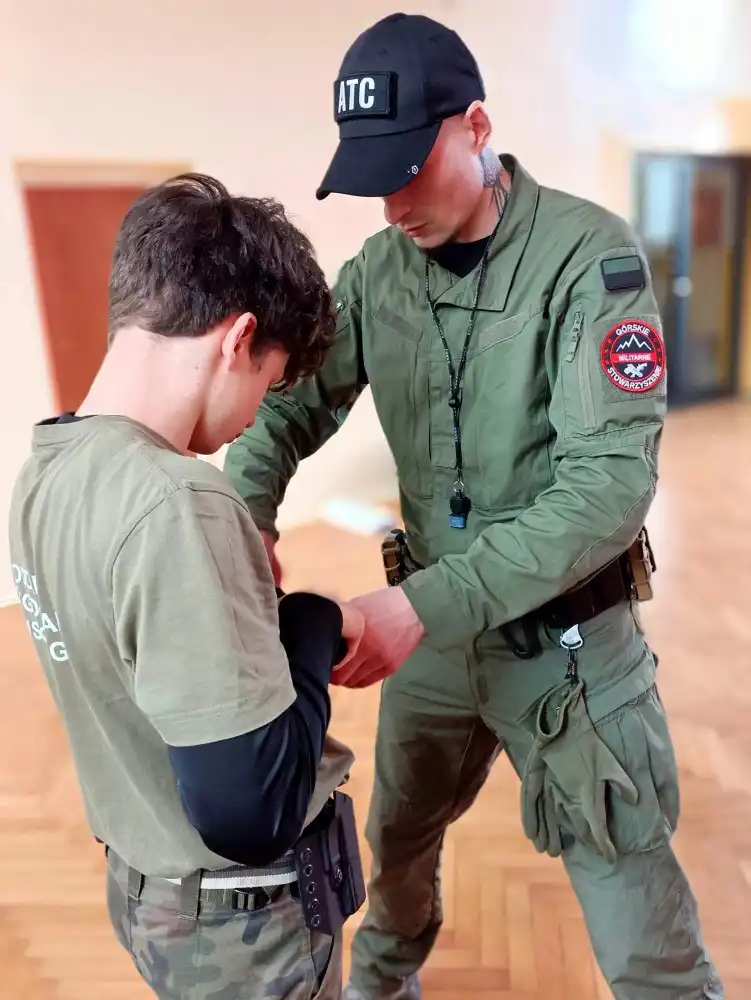 Młodzież z ZS w Marcinkowicach doskonaliła umiejętności strzeleckie