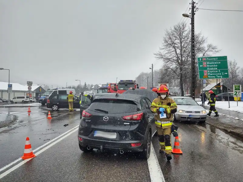 Nowy Sącz: Kraksa na ul. Lwowskiej. Jedna osoba trafiła do szpitala