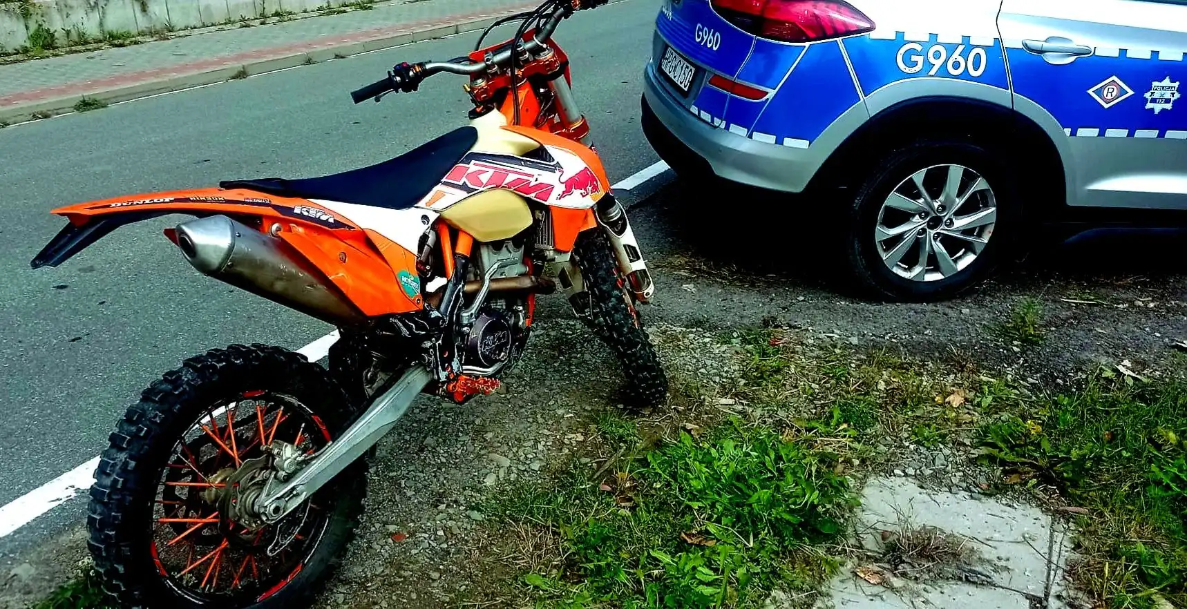 Kask, prawo jazdy i ubezpieczenie. Ten 31 latek nie miał niczego i na tym nie koniec