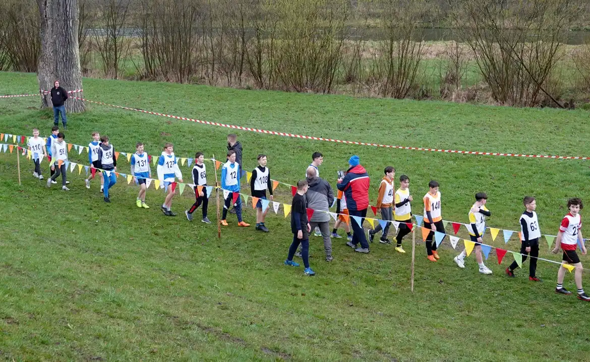 Mistrzostwa Powiatu w biegach przełajowych. W zawodach uczestniczyło blisko 800 dzieci ze szkół podstawowych i średnich z Sądecczyzny