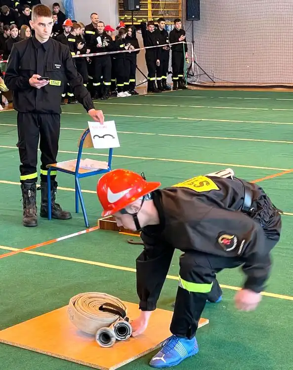 IX Powiatowe Zawody Sportowo-Pożarnicze w Brzeznej. Wzięły w nich udział 93 drużyny