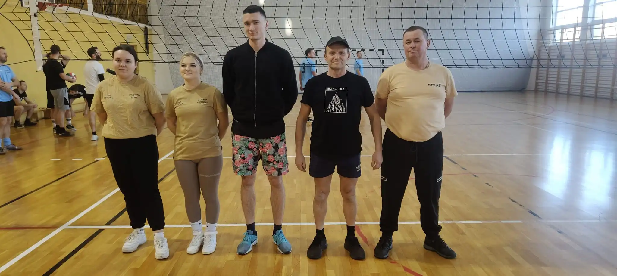 Strażacy w akcji na boisku. Turniej Piłki Siatkowej w Tymbarku