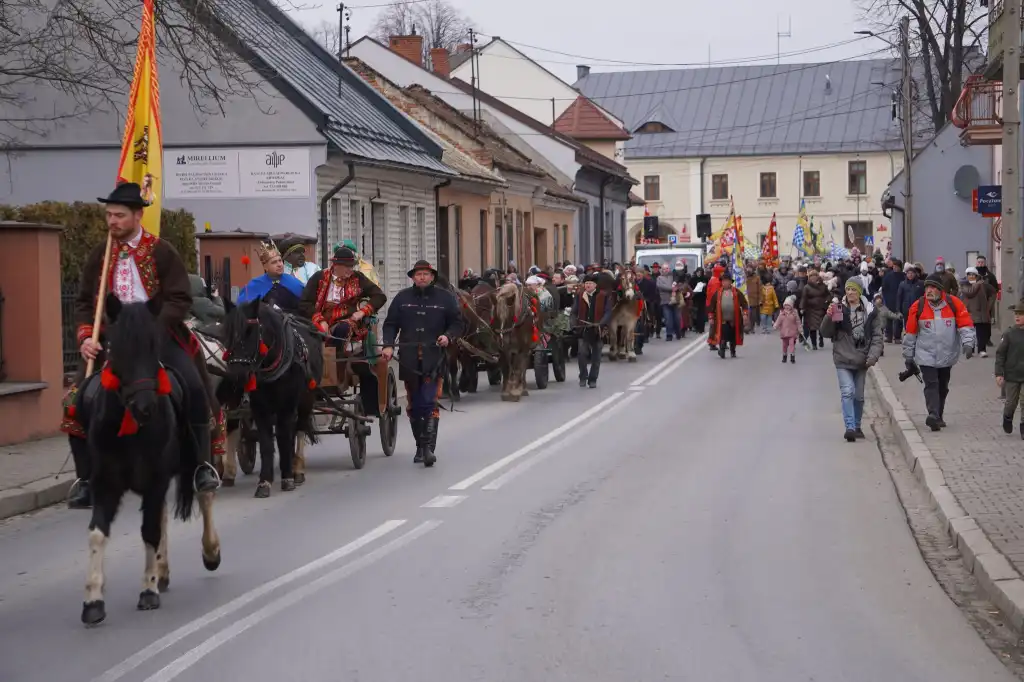 Orszak Trzech Króli przeszedł ulicami Starego Sącza