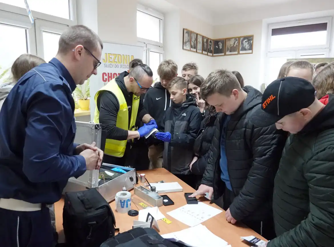 ZS w Marcinkowicach: będzie internat, strzelnica i świetne warunki do nauki. Mundury czekają na ósmoklasistów