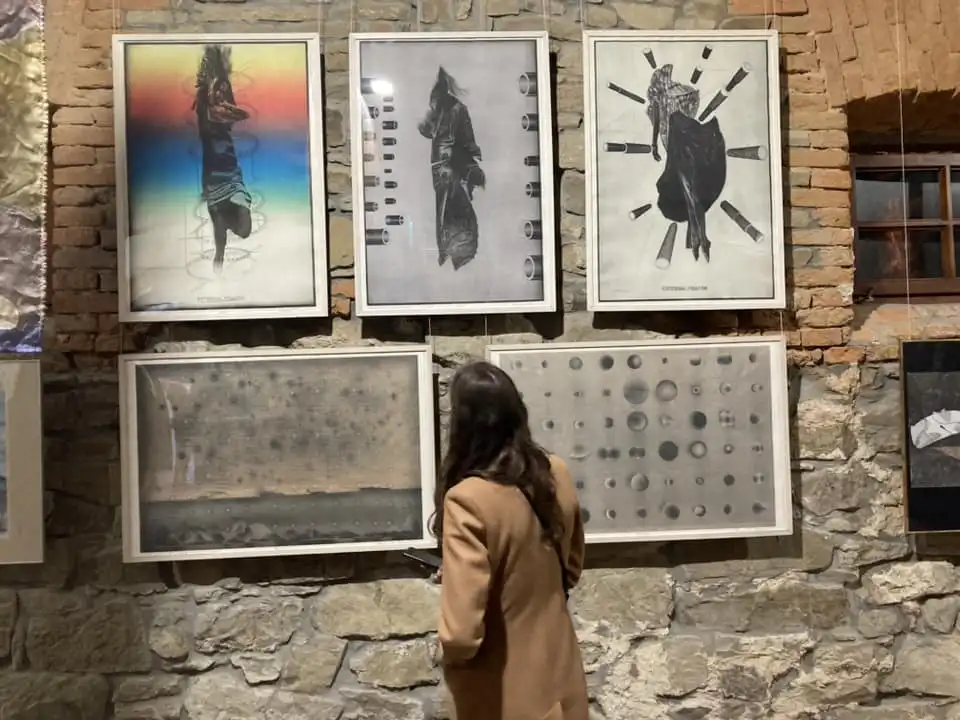 Wystawa Chruślicka 6 ART w Muzeum Dwory Karwacjanów i Gładyszów w Szymbarku