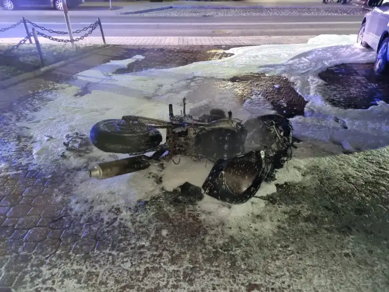 Pożar w Krynicy-Zdroju na ul. Kraszewskiego. Płonął motocykl